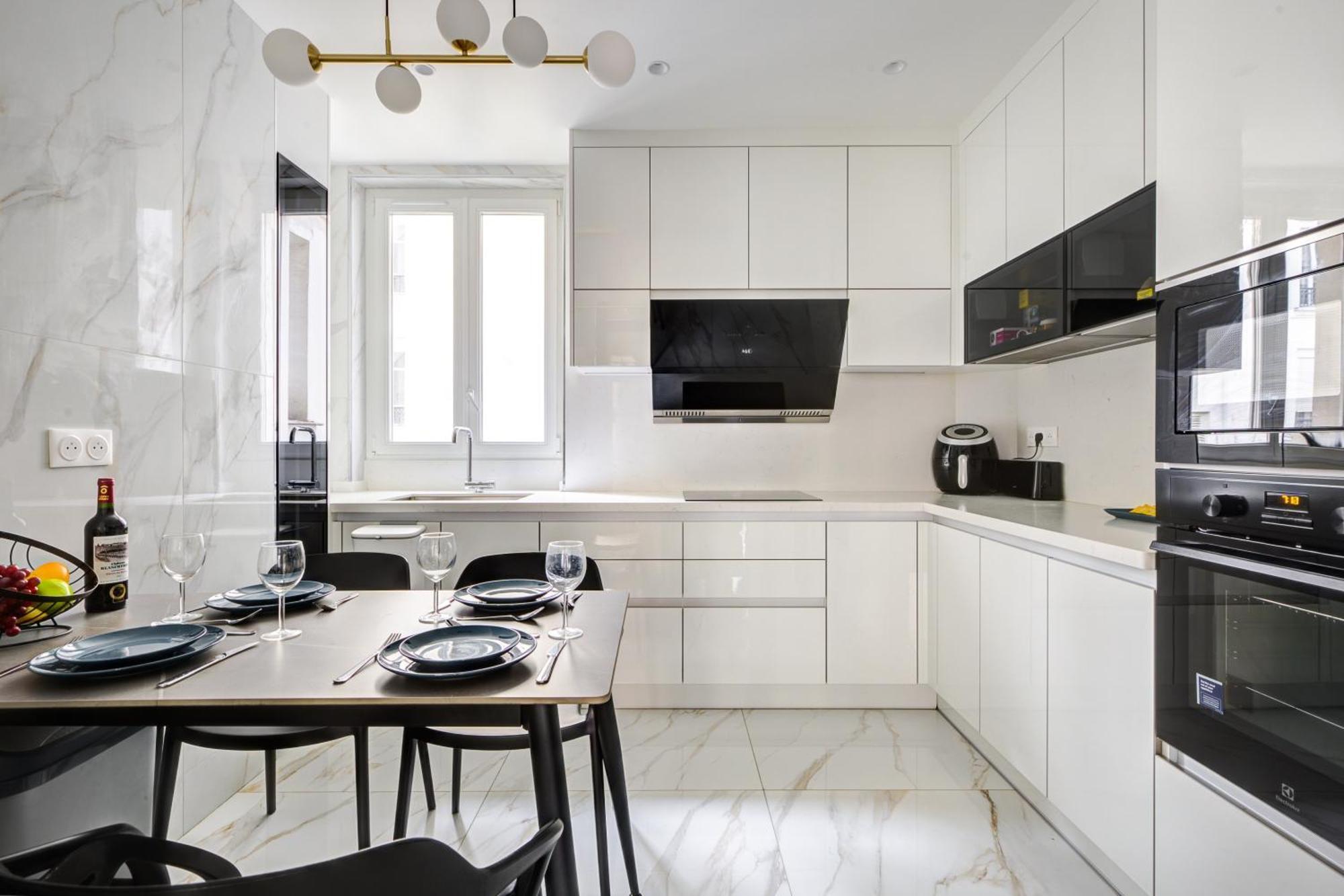 Parisian Elegance - Luxury In Daumesnil Parijs
